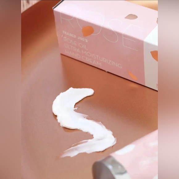 Trader Joe’s Rose Oil 🌹 Ultra Moisturizing Hand Cream - Picture 2 of 10